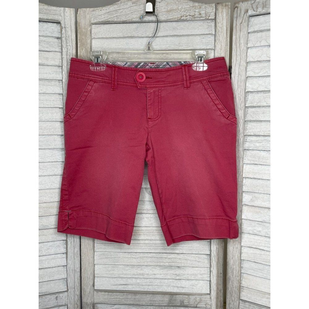 SO Wear It Declare It Bermuda Shorts Size 7